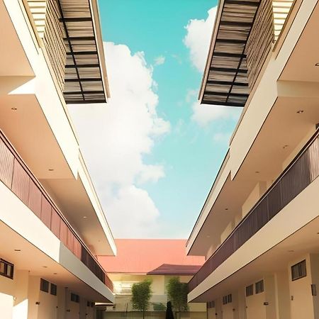 Yellow Moon Hotel Паттая Екстер'єр фото