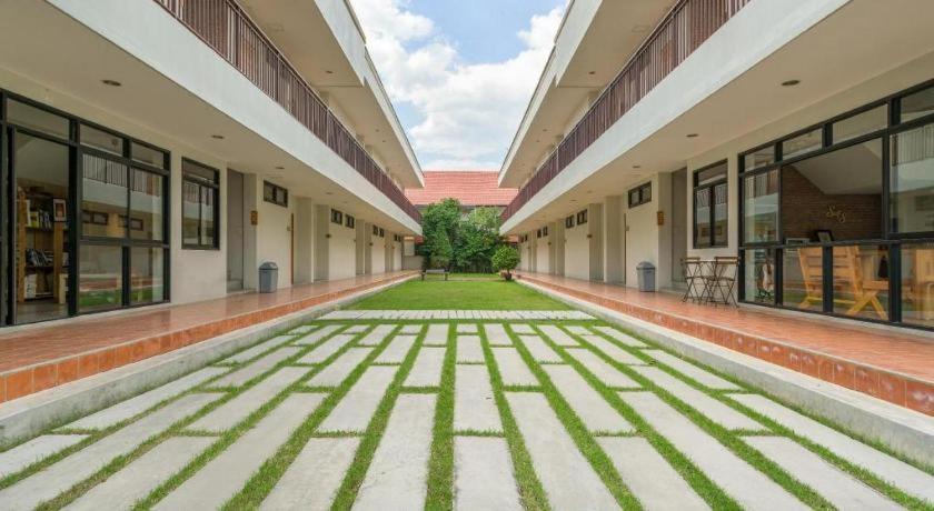 Yellow Moon Hotel Паттая Екстер'єр фото