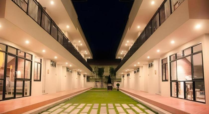 Yellow Moon Hotel Паттая Екстер'єр фото
