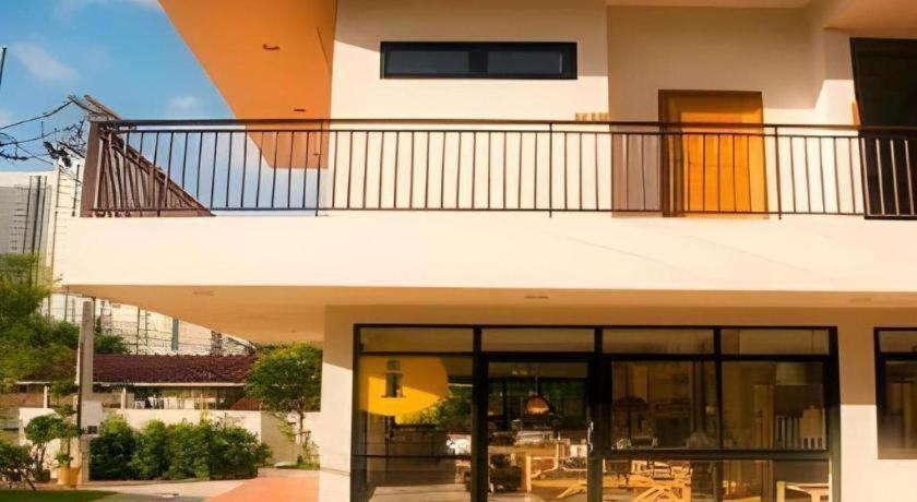 Yellow Moon Hotel Паттая Екстер'єр фото